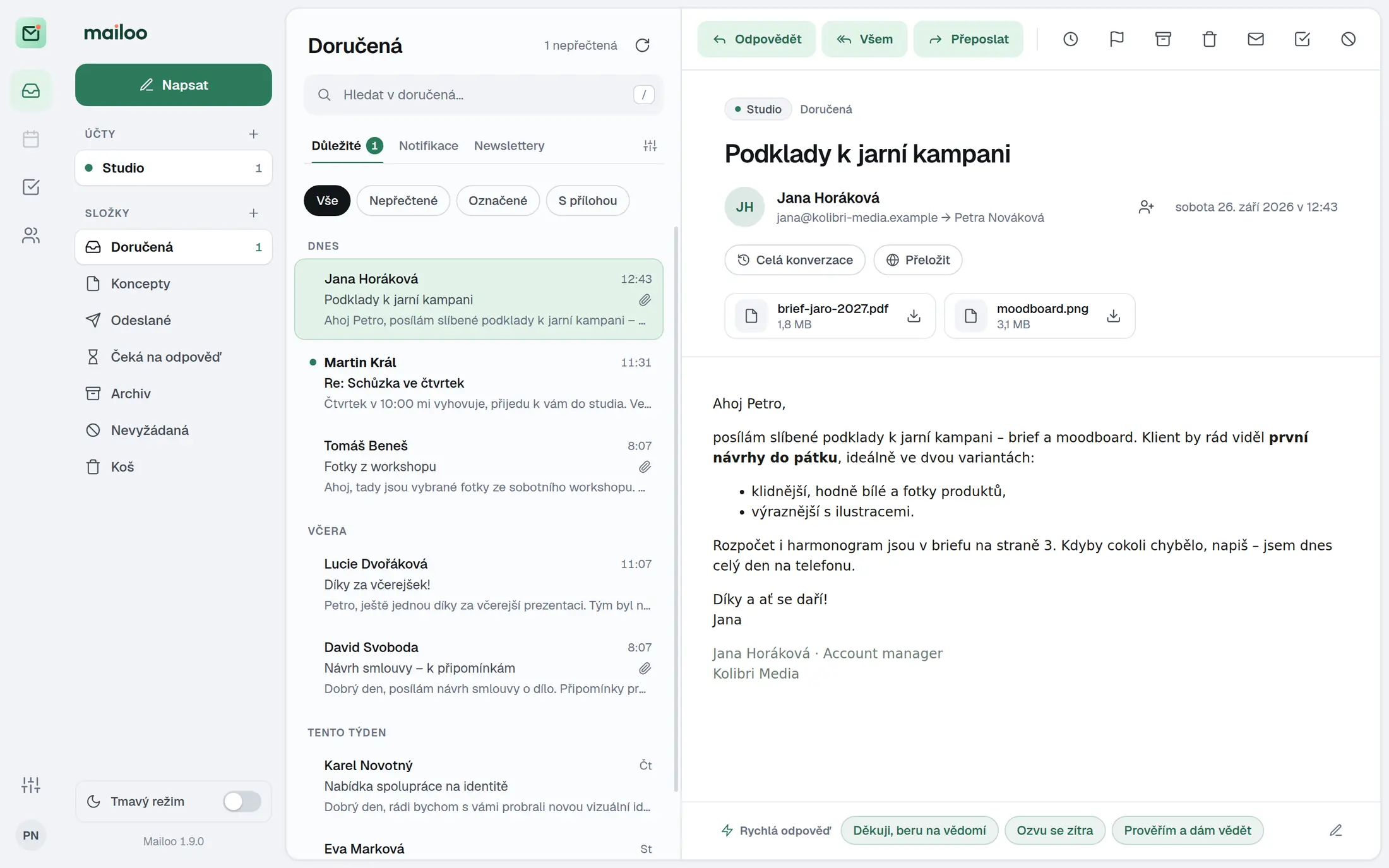 mailoo – doručená pošta rozdělená na Důležité, Notifikace a Newslettery, vpravo otevřený e-mail s přílohami a rychlými odpověďmi